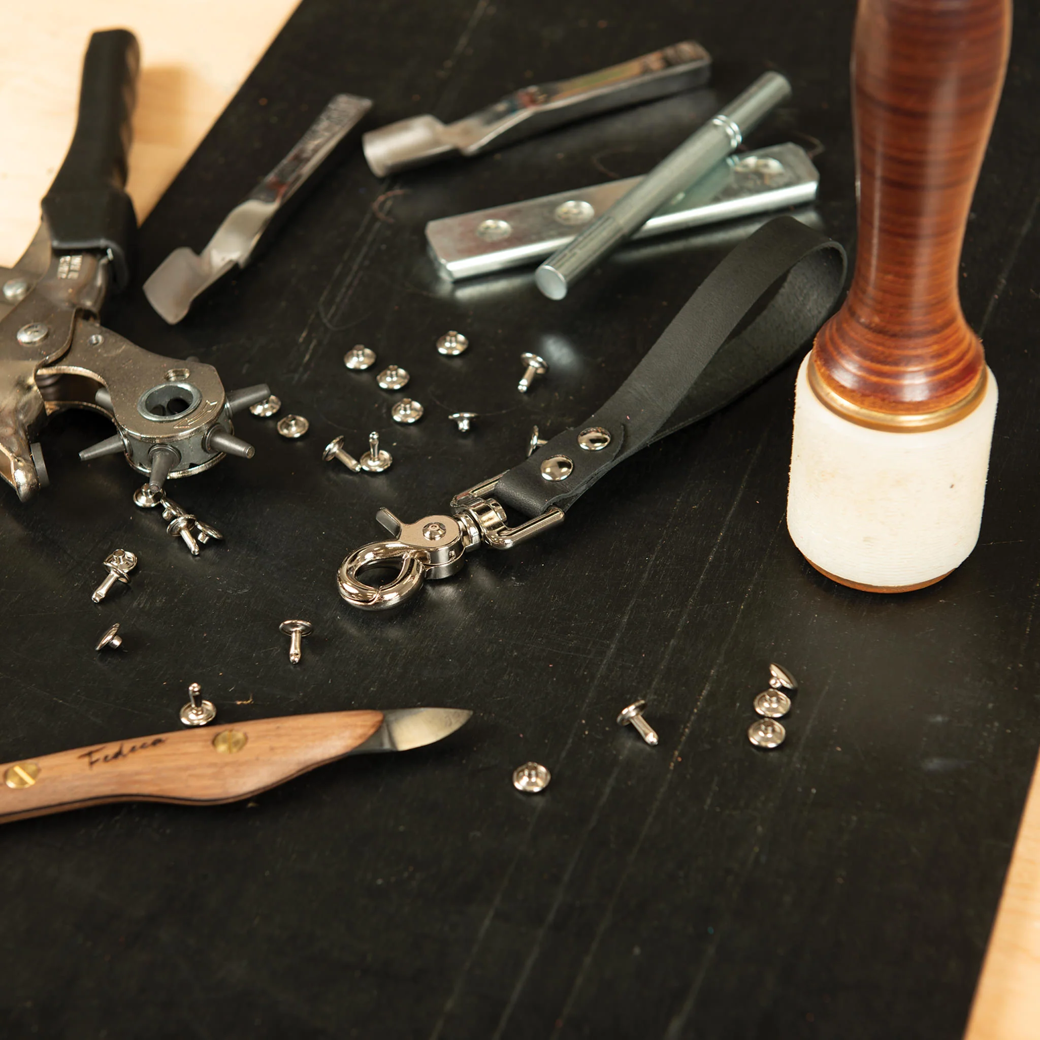 1007–2200-double-cap-rivets-1.webp