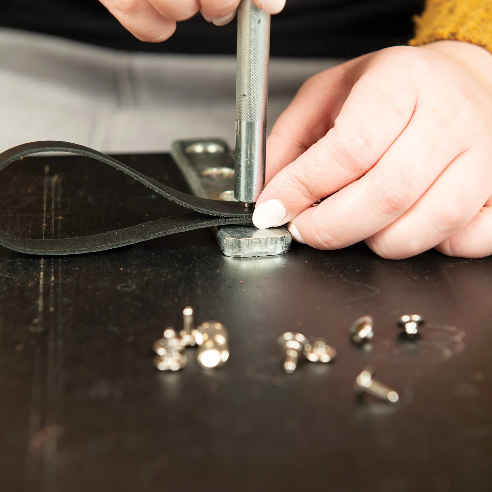 1007–2200-double-cap-rivets-1.webp