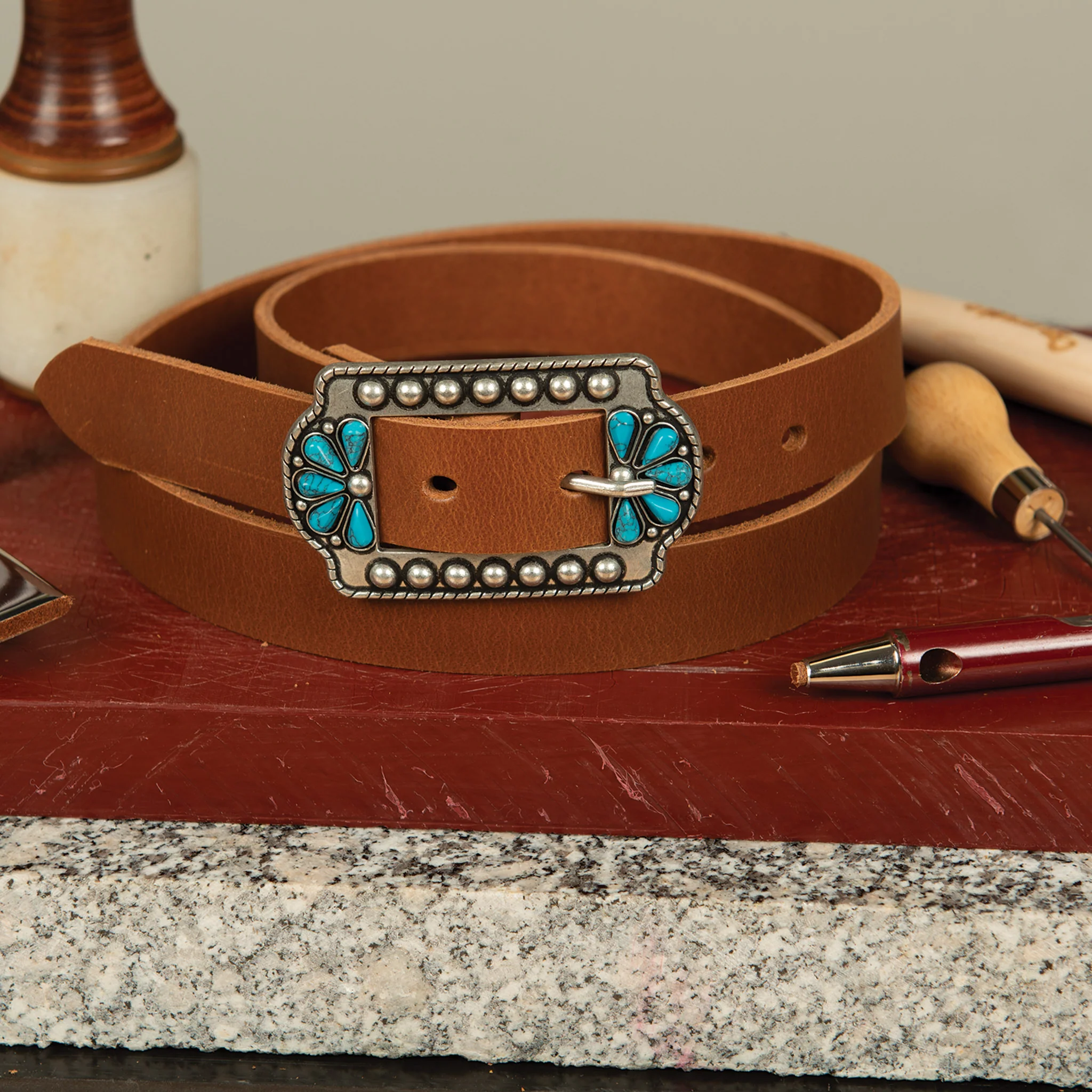 10390-turquoise-flower-center-bar-buckle-1.webp