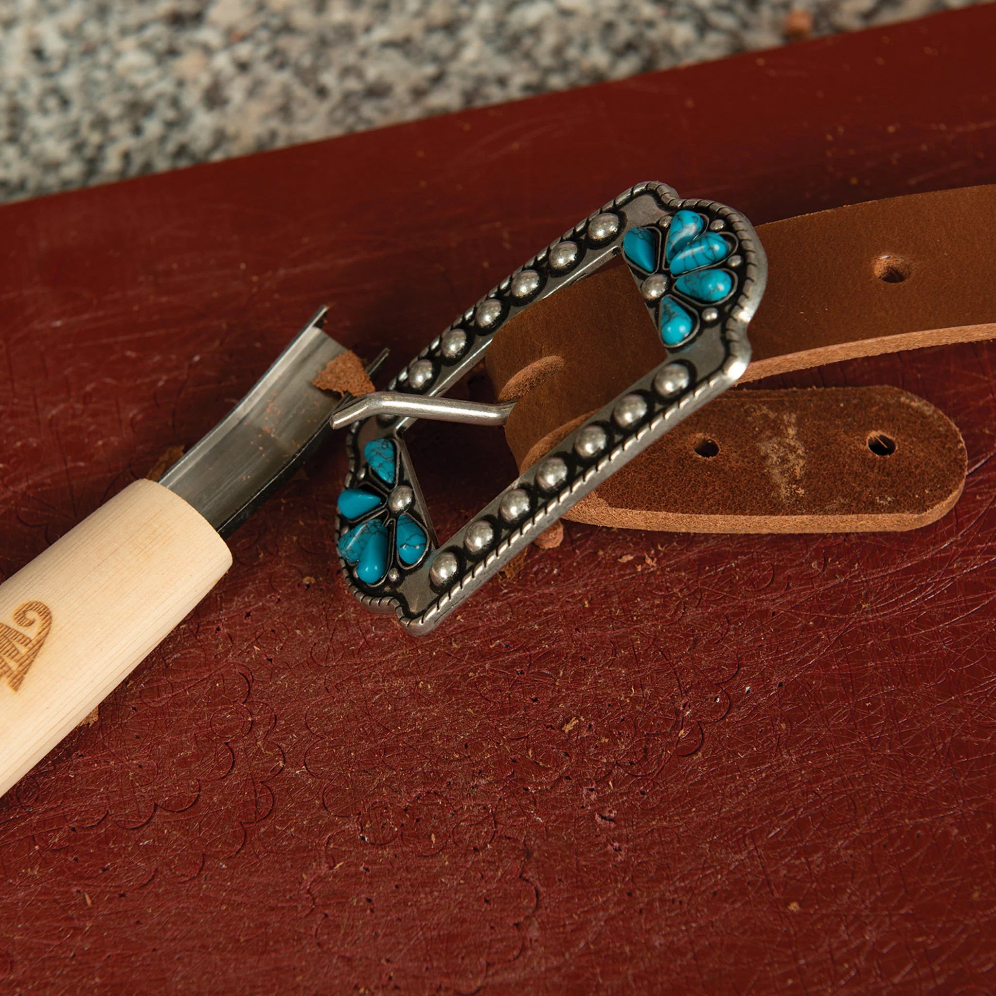 10390-turquoise-flower-center-bar-buckle-1.webp