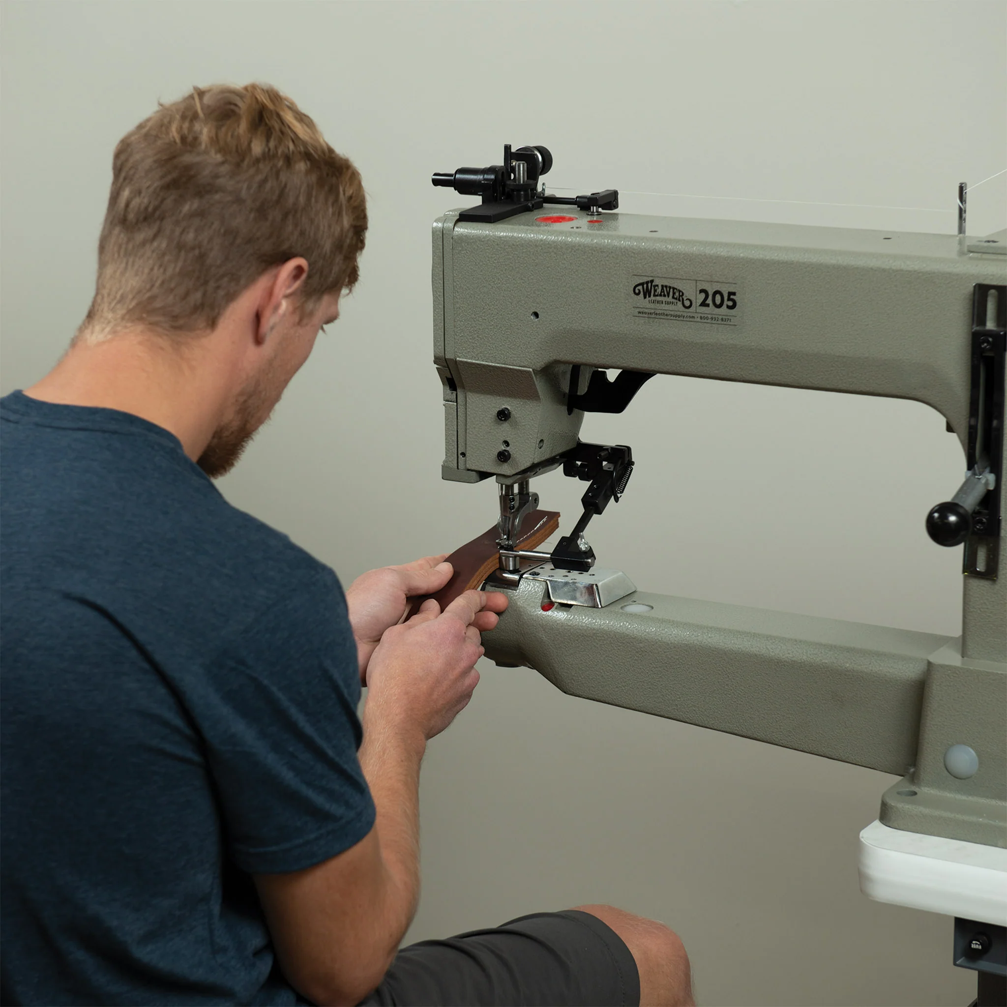 10739-weaver-205-leather-sewing-machine-complete-with-stand-and-servo-motor-1.webp