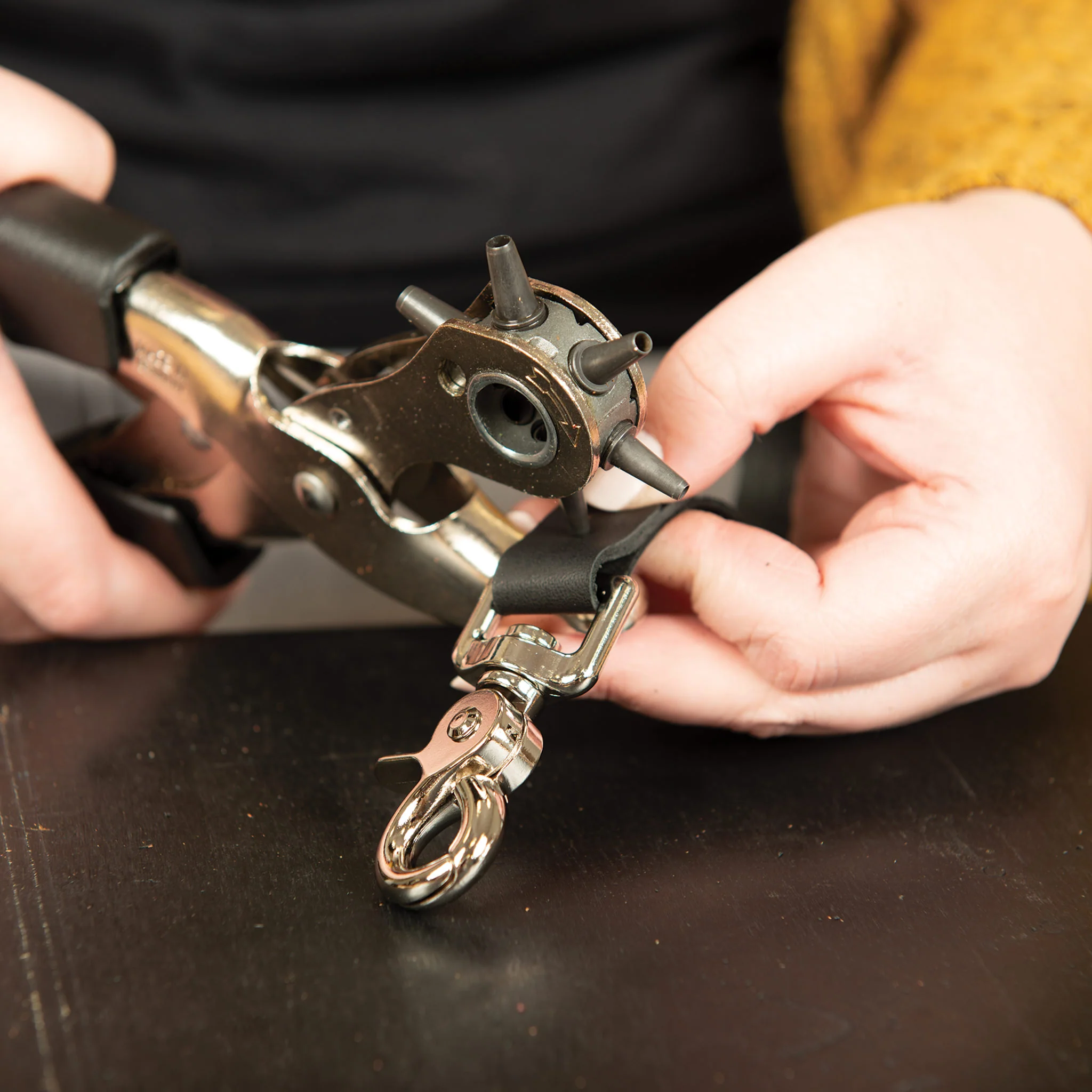 1839–5015-square-scissor-snap-1.webp