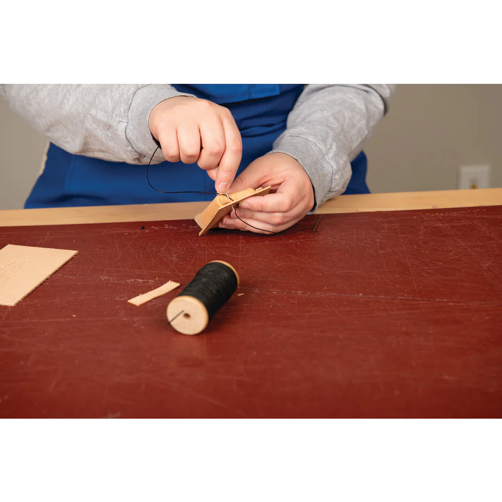 5547-beginner-s-leathercrafting-tool-kit-1.webp