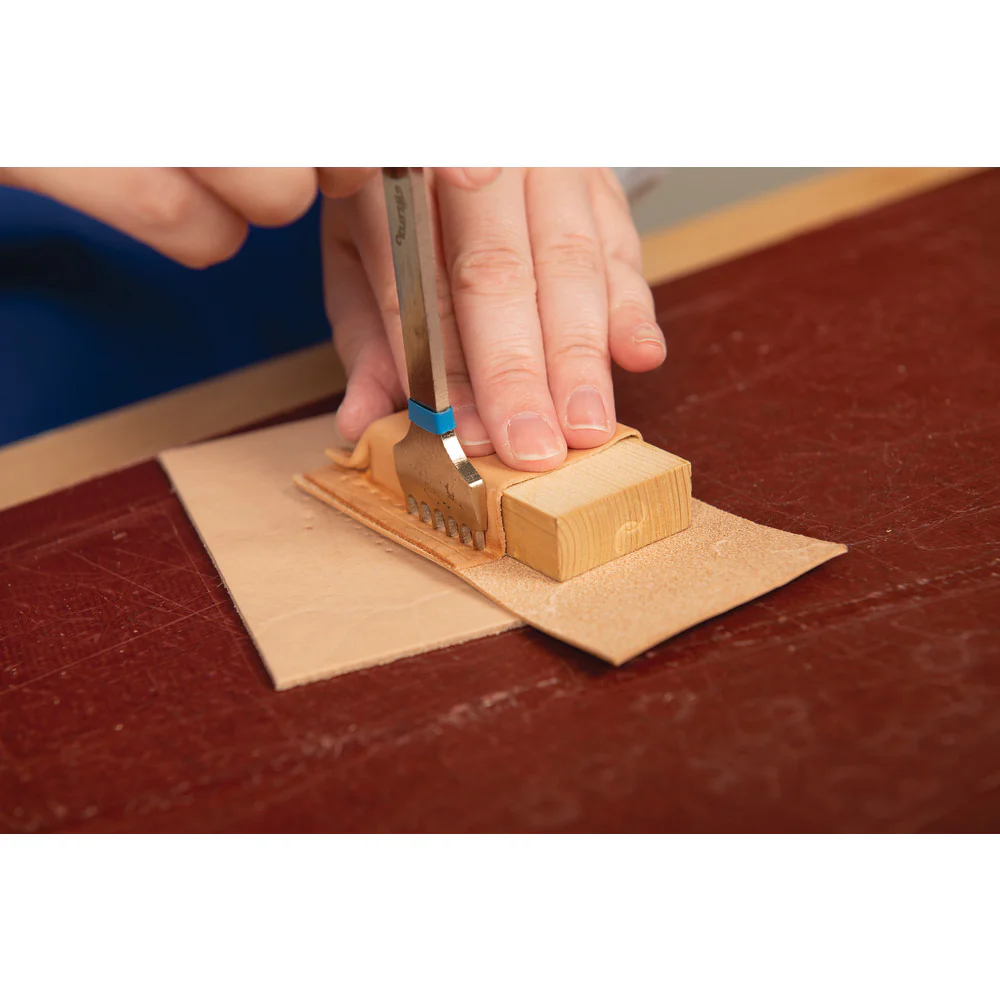 5547-beginner-s-leathercrafting-tool-kit-1.webp