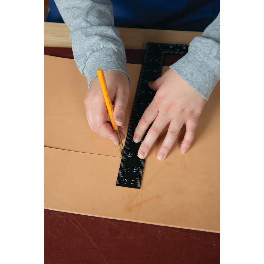 5547-beginner-s-leathercrafting-tool-kit-1.webp