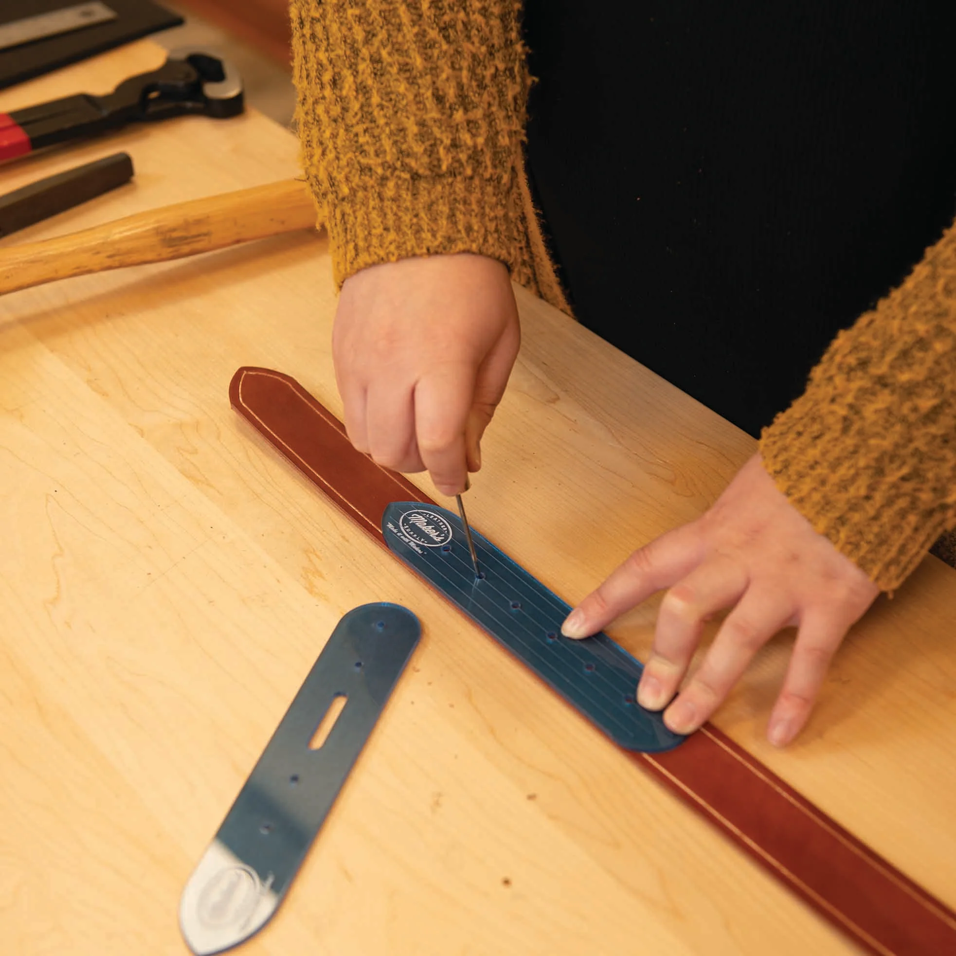 5548-belt-end-template-set-by-maker-s-leather-supply-1.webp