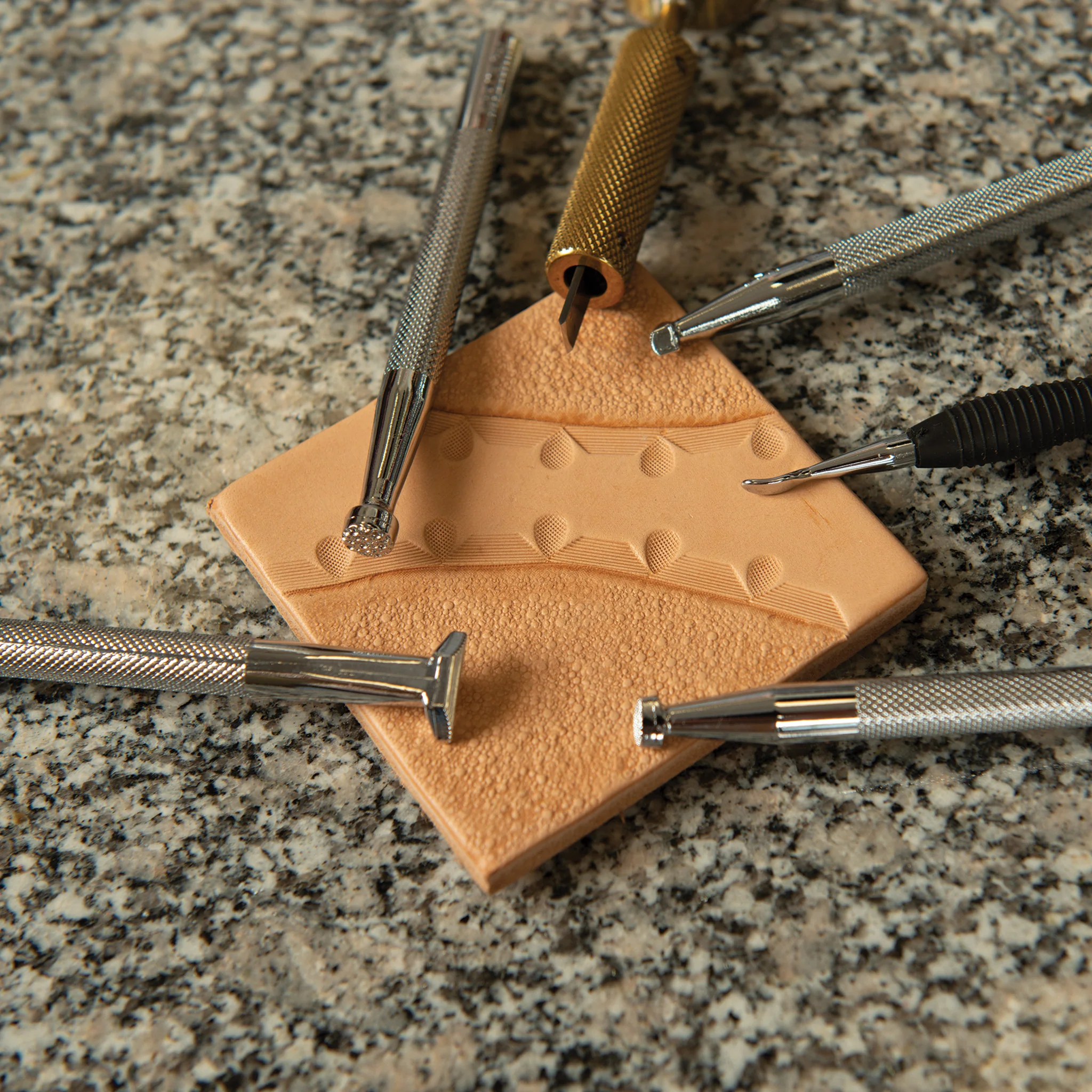 6029-chahinleather-saddle-skirting-leather-1.webp