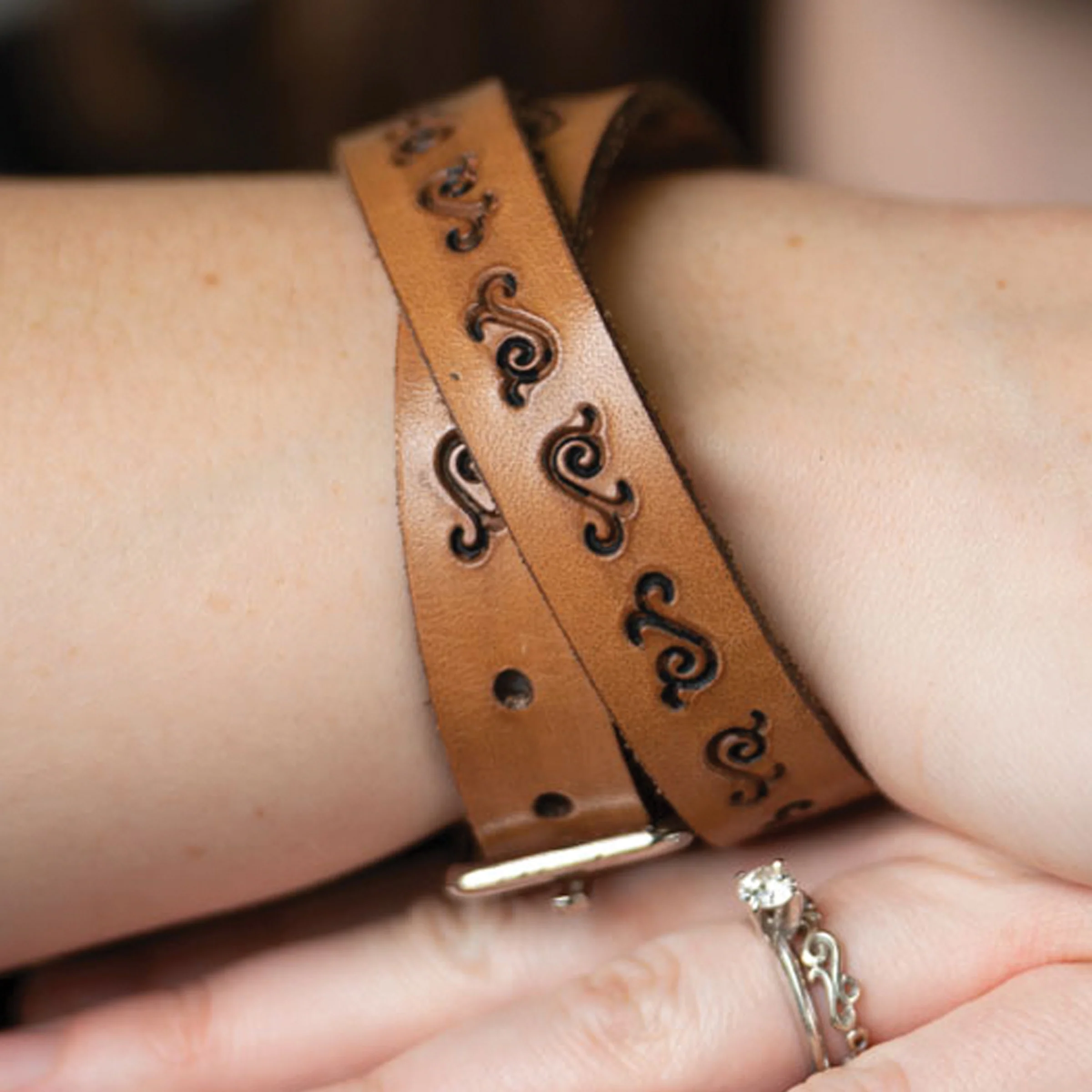 6533-double-wrap-cuff-project-pack-1.webp