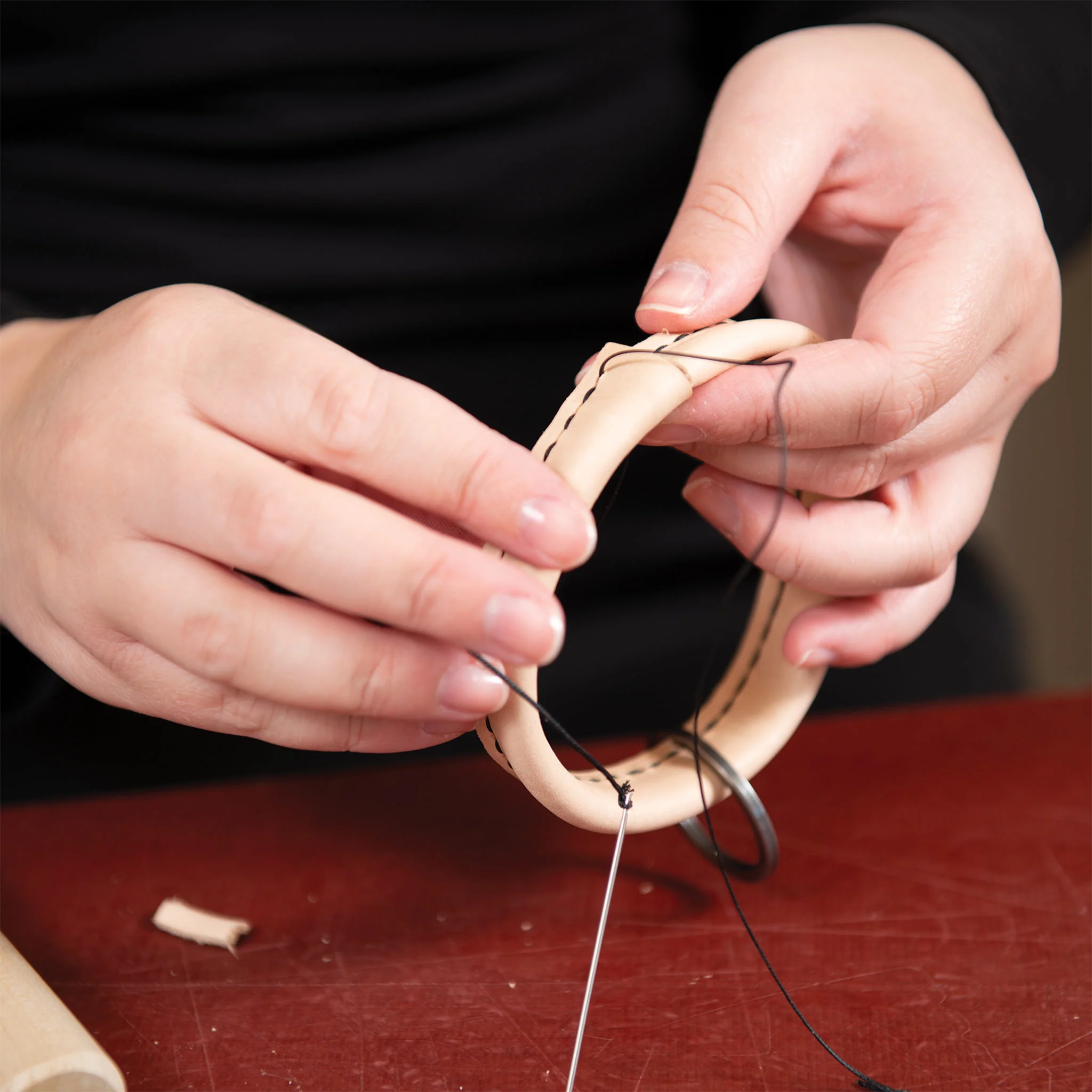 7986-leather-sewing-kit-for-hand-stitching-1.webp