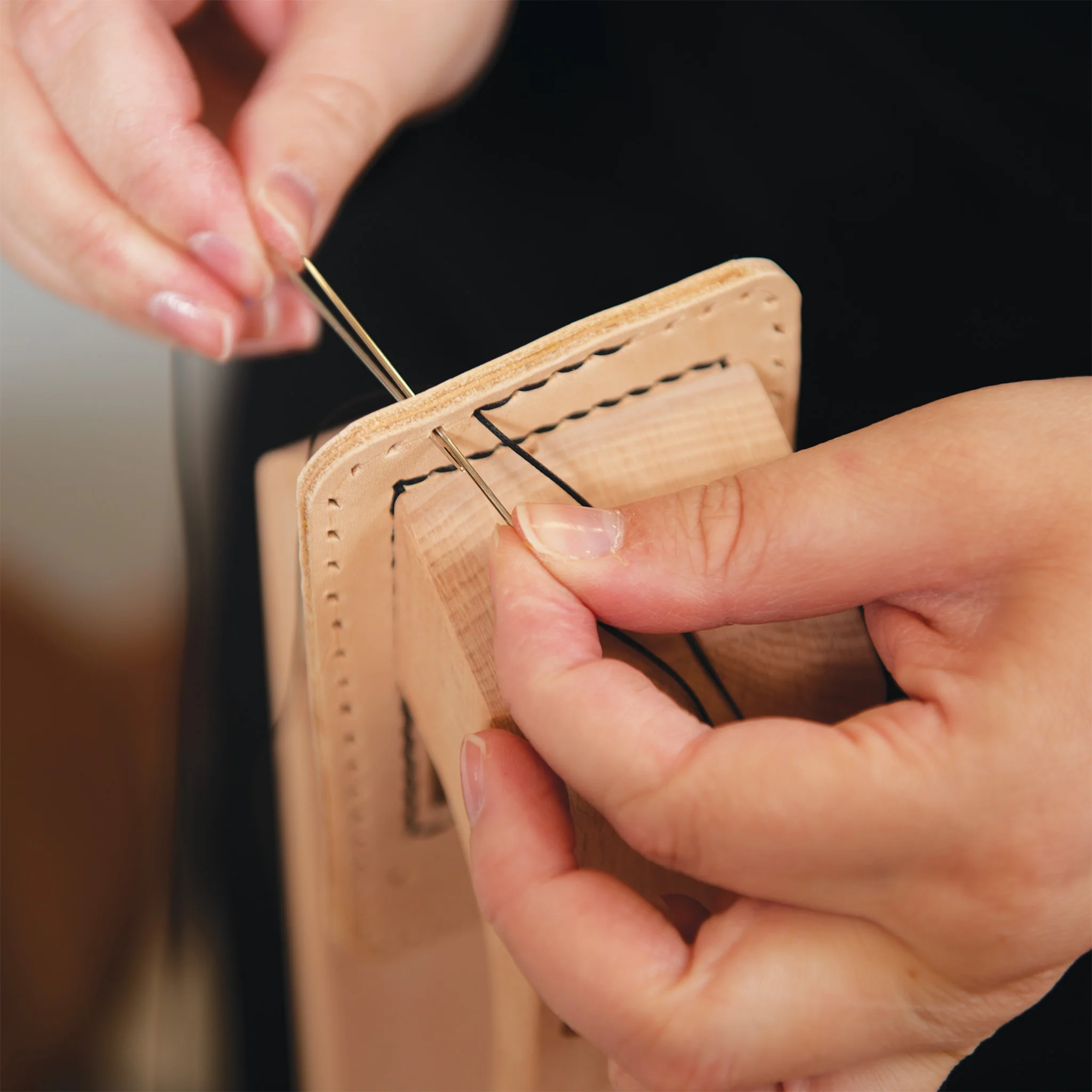 7986-leather-sewing-kit-for-hand-stitching-1.webp