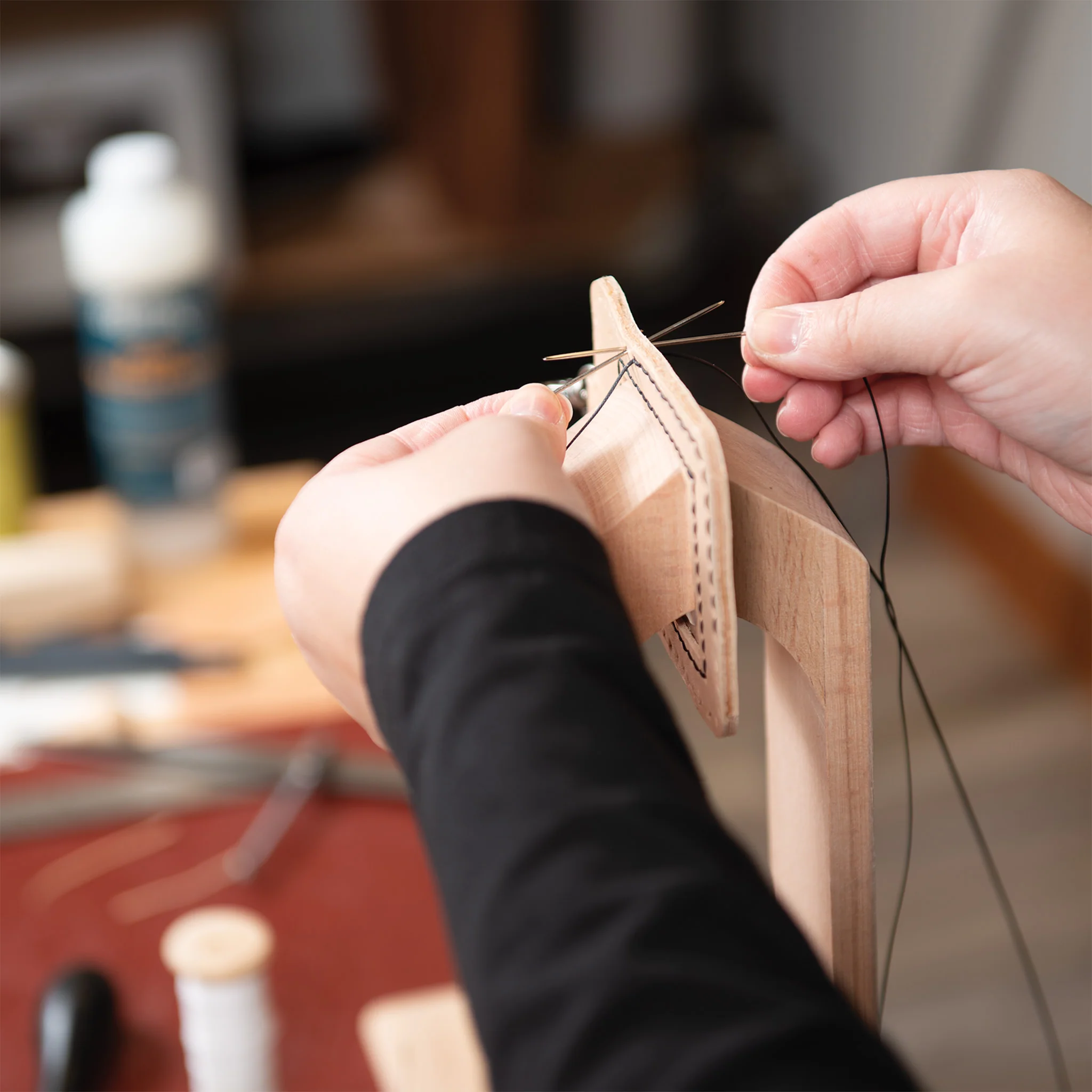 7986-leather-sewing-kit-for-hand-stitching-1.webp