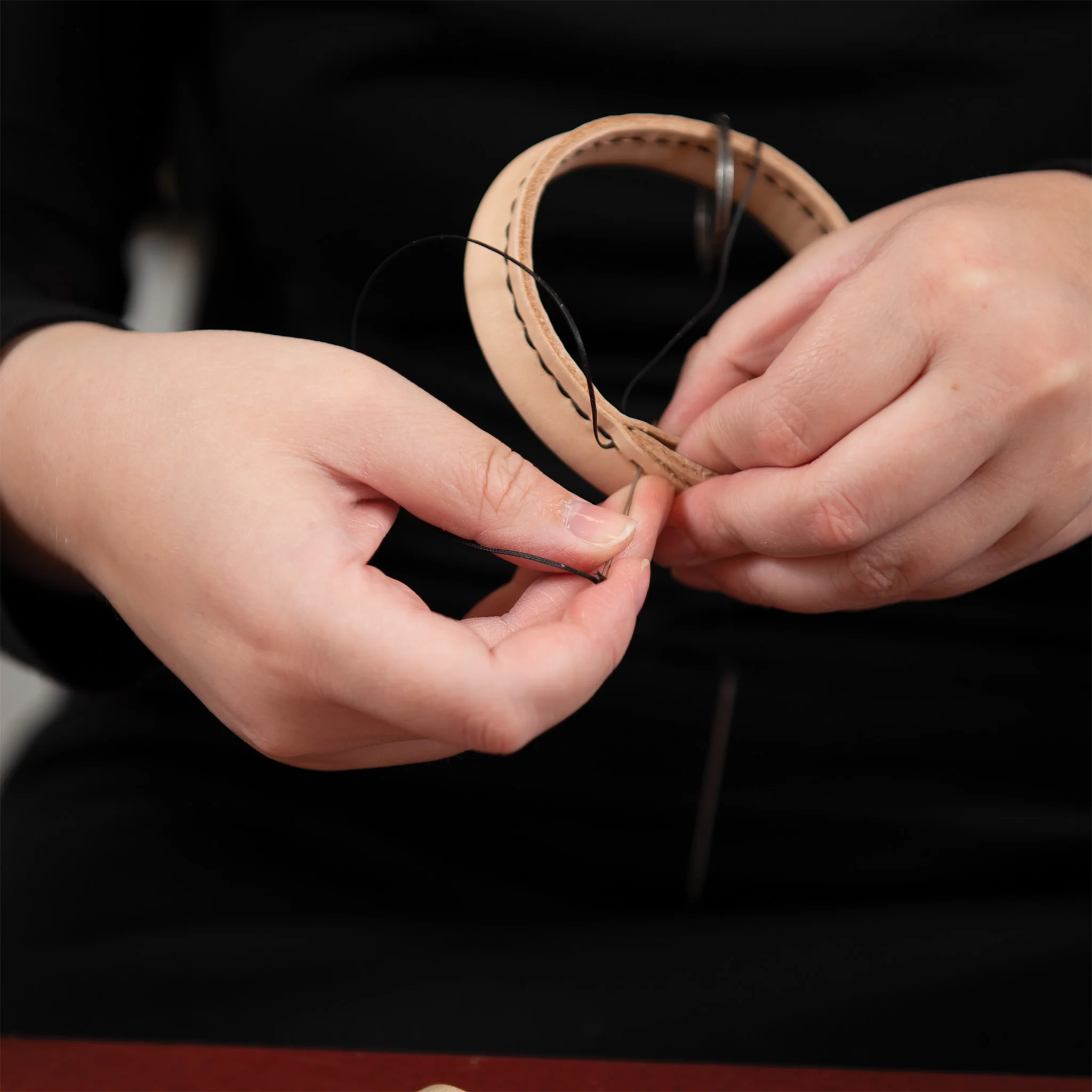 7986-leather-sewing-kit-for-hand-stitching-1.webp