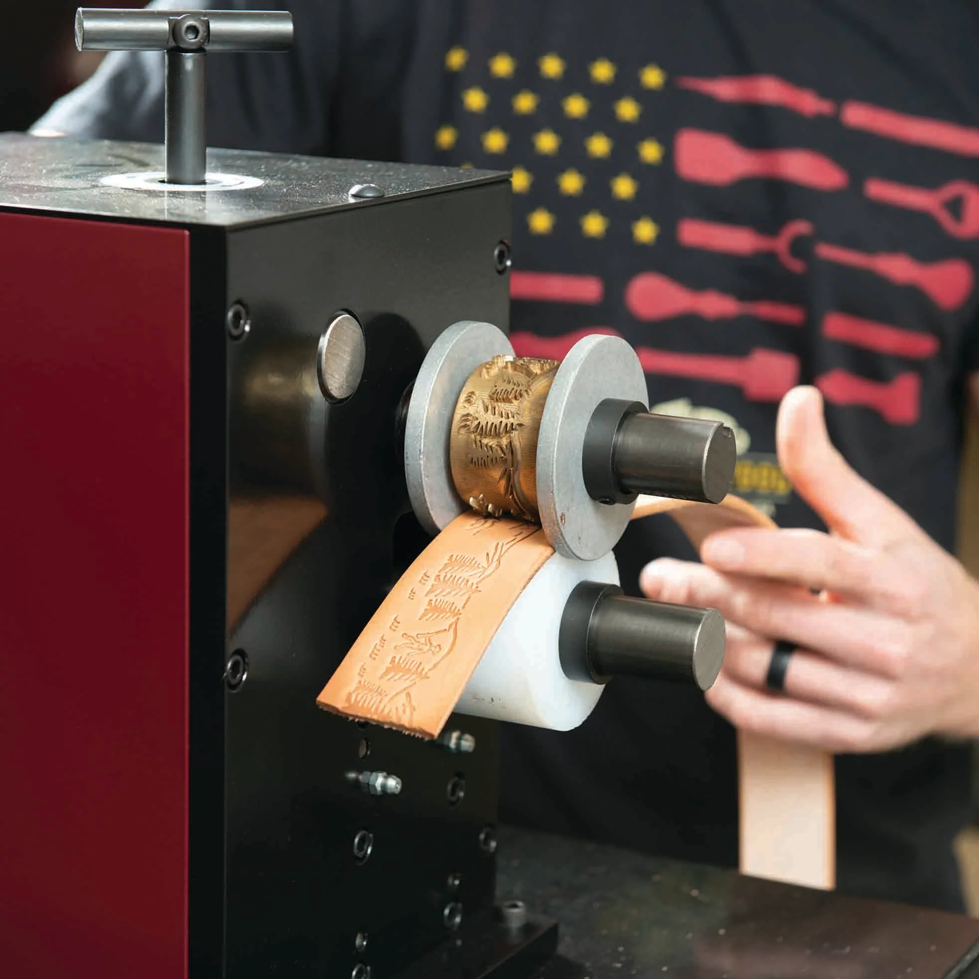 8200-master-tool-creaser-and-embosser-1.webp