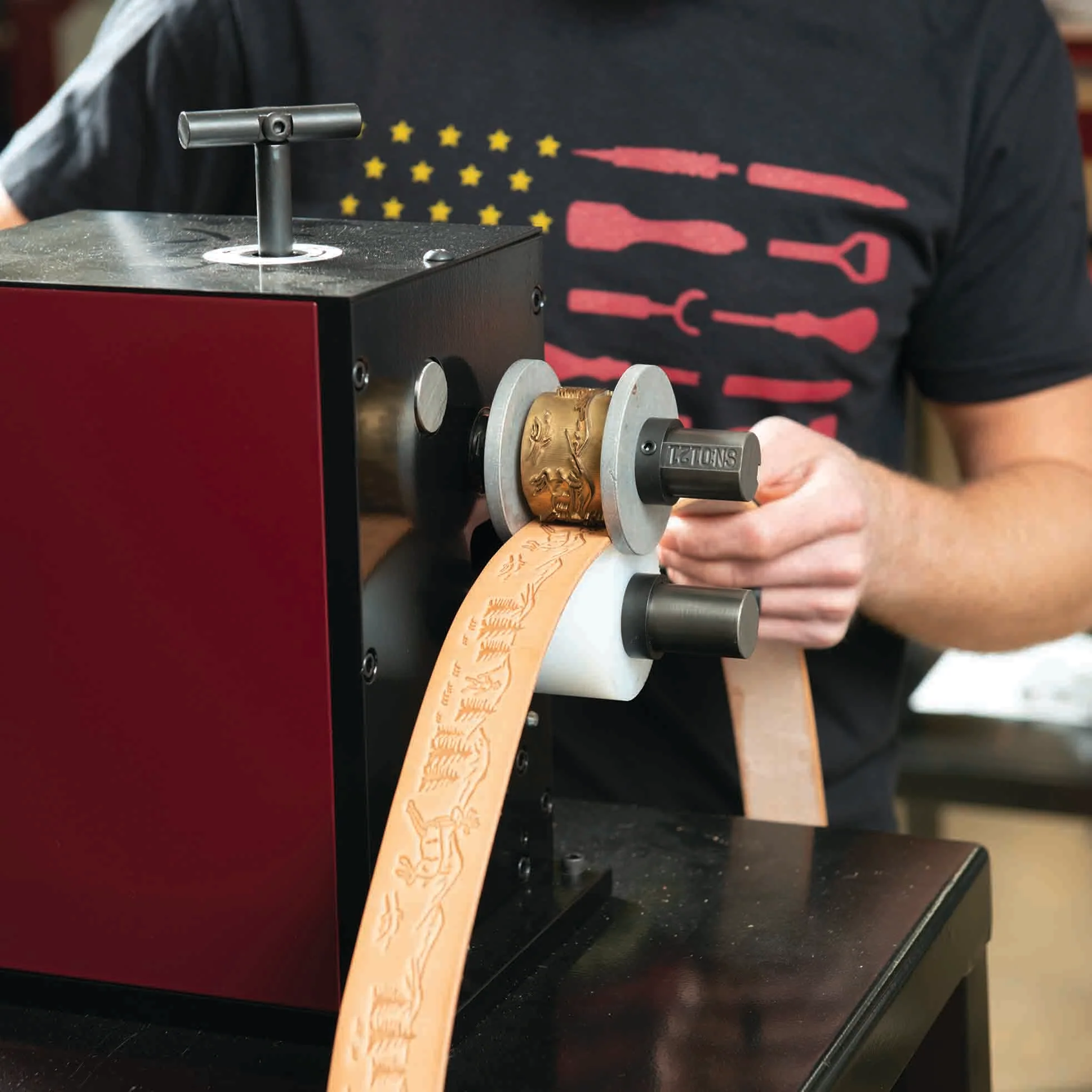 8200-master-tool-creaser-and-embosser-1.webp