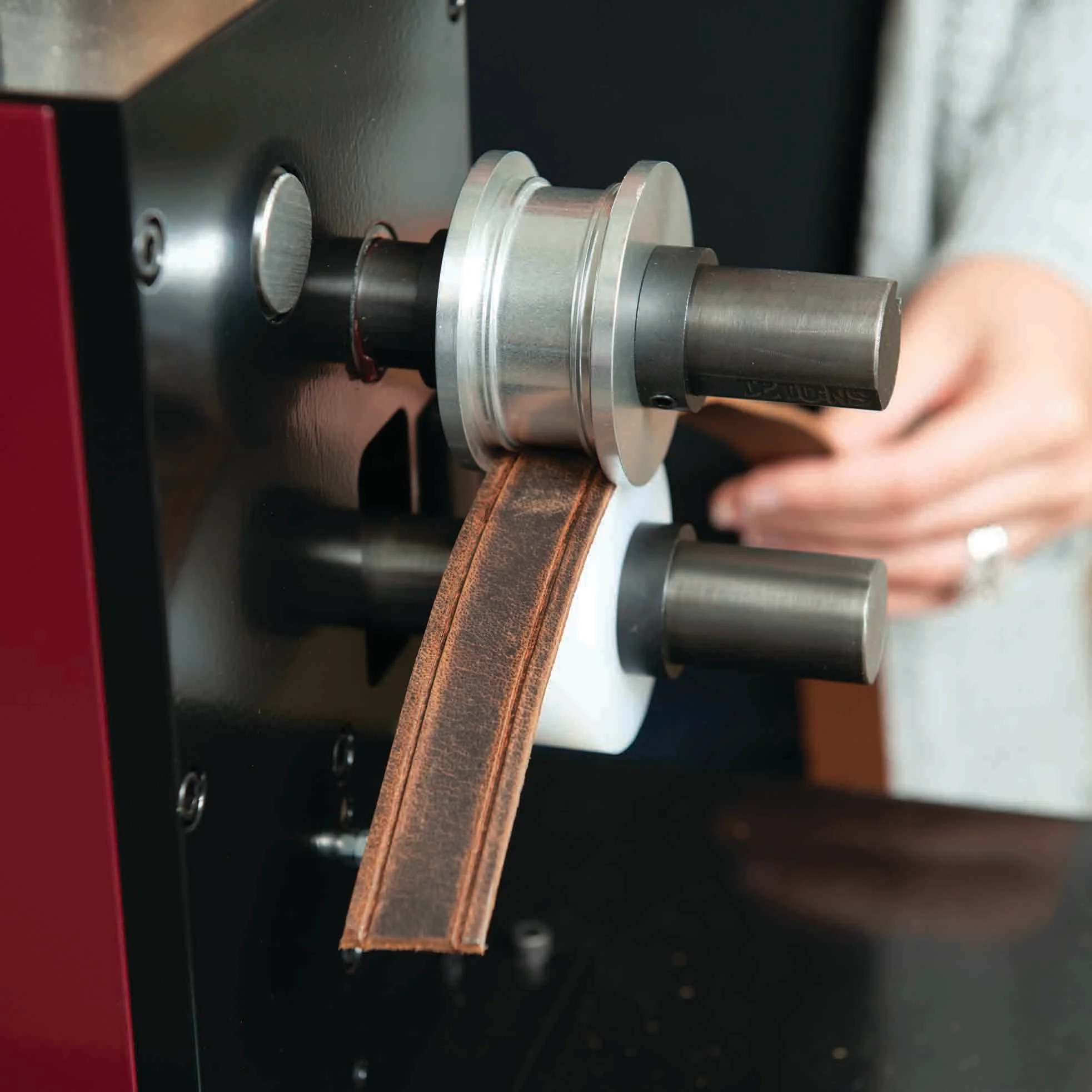8200-master-tool-creaser-and-embosser-1.webp