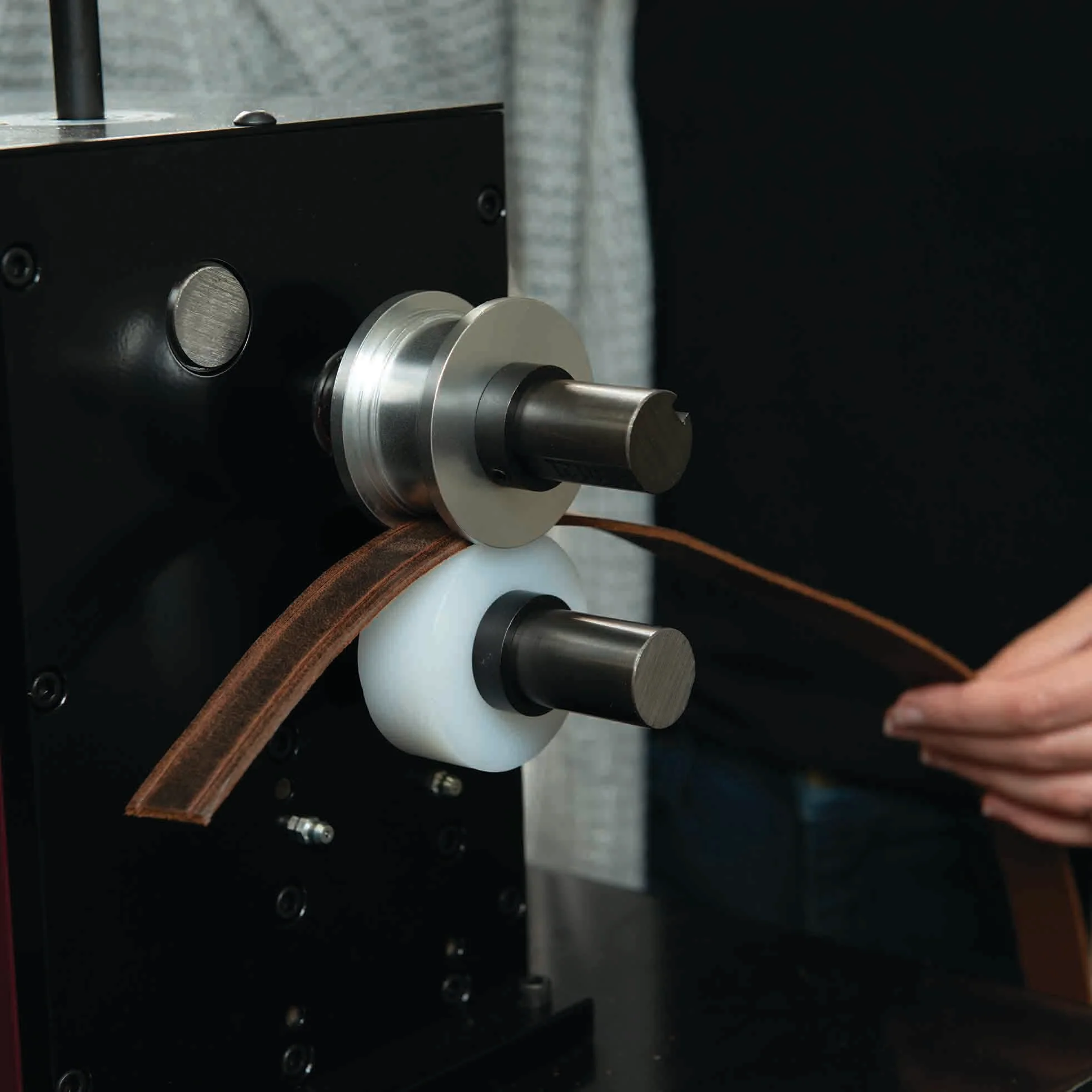 8200-master-tool-creaser-and-embosser-1.webp