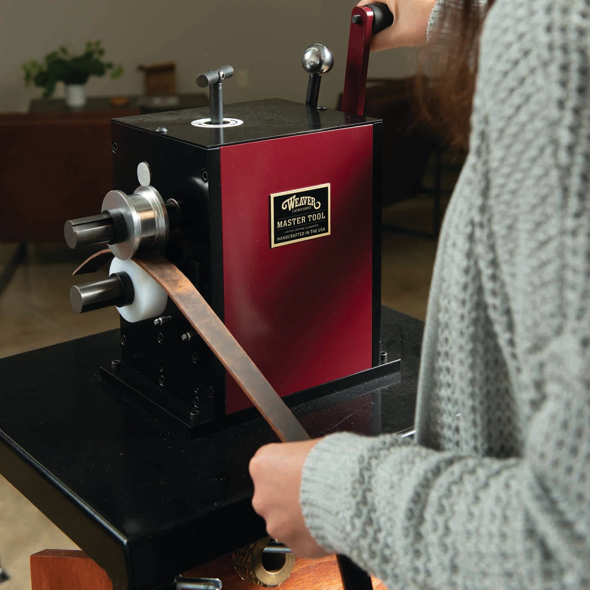 8200-master-tool-creaser-and-embosser-1.webp