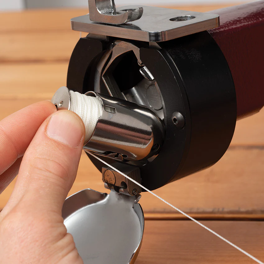 8201-master-tool-cub-manual-leather-sewing-machine-aluminum-1.webp