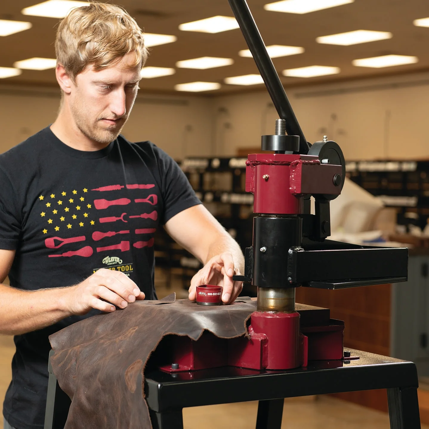 8225-master-tool-mighty-wonder-4-ton-hand-operated-clicker-1.webp