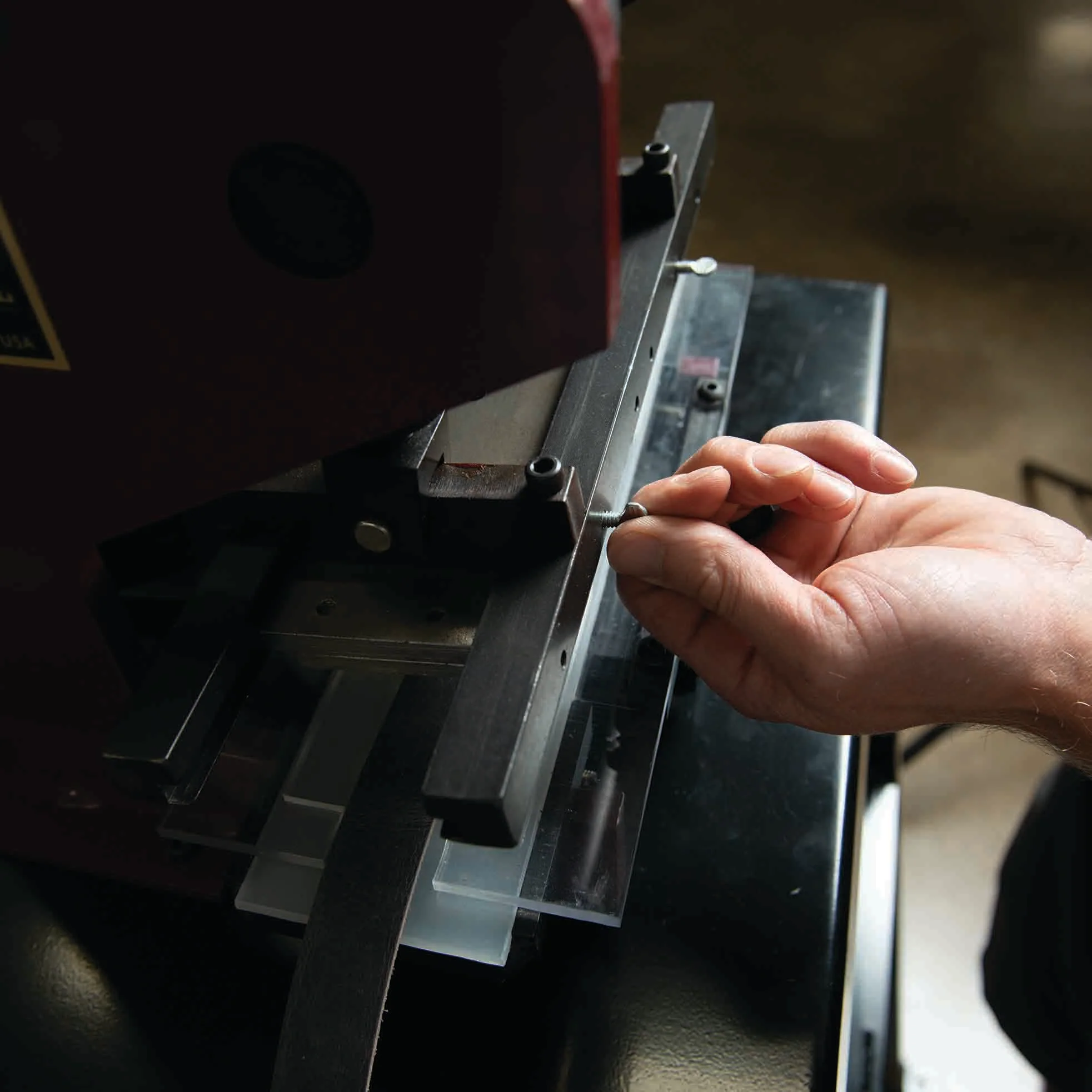 8257-master-tool-self-centering-punch-1.webp