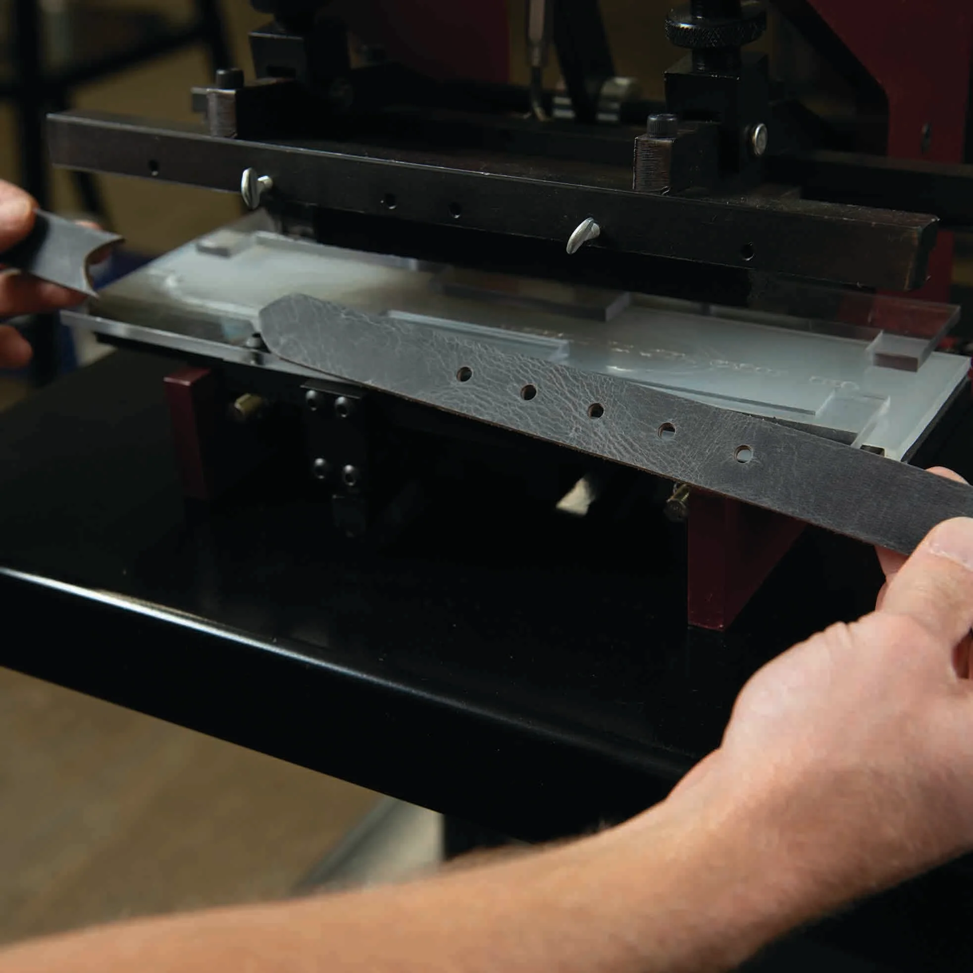 8257-master-tool-self-centering-punch-1.webp