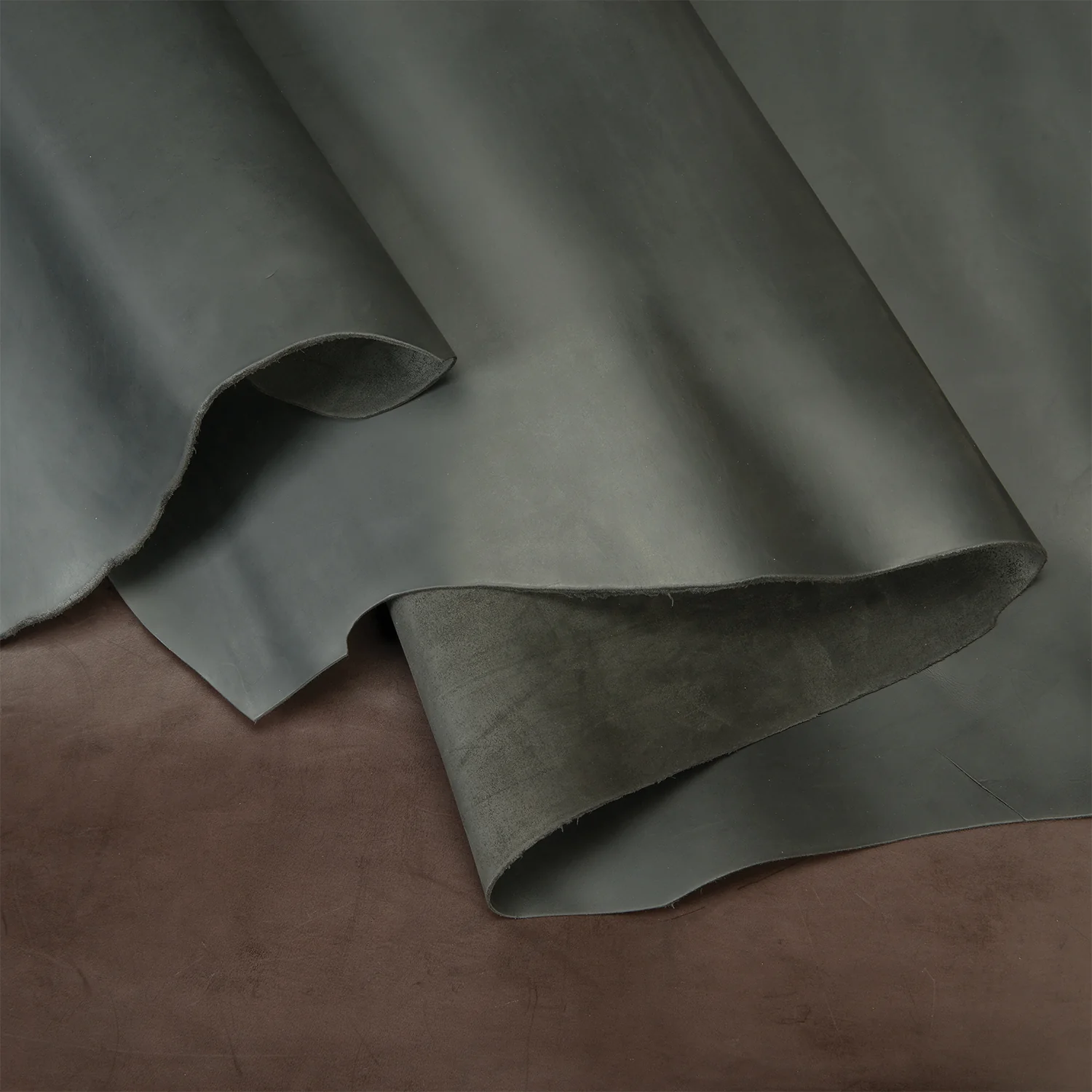 Pioneer Chrome Oil Tanned Top Grain Leather Side, 5-6 oz 1 8570-pioneer-chrome-oil-tanned-top-grain-leather-side-5-6-oz-1.webp