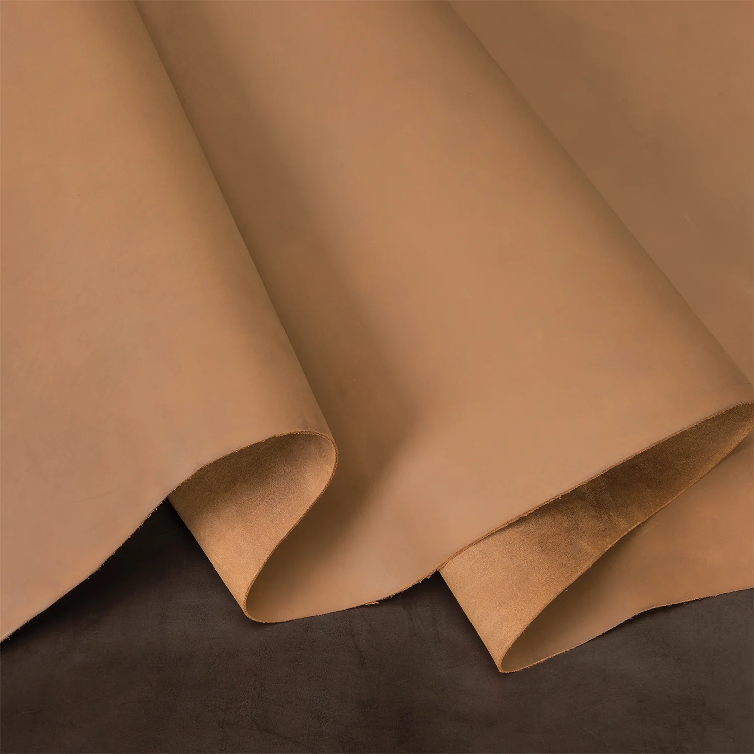 8570-pioneer-chrome-oil-tanned-top-grain-leather-side-5-6-oz-1.webp