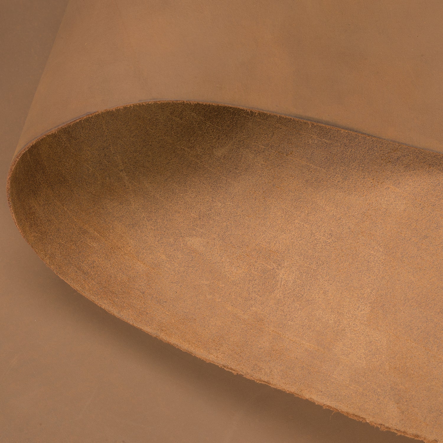8570-pioneer-chrome-oil-tanned-top-grain-leather-side-5-6-oz-1.webp
