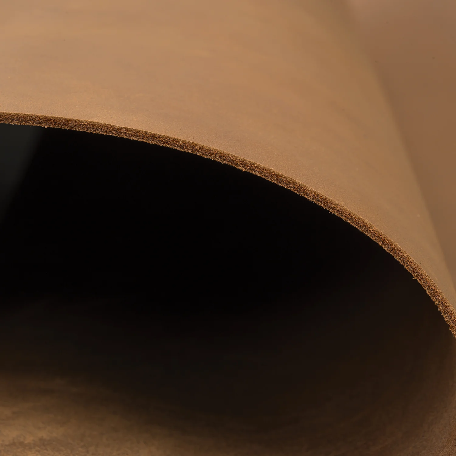 8570-pioneer-chrome-oil-tanned-top-grain-leather-side-5-6-oz-1.webp