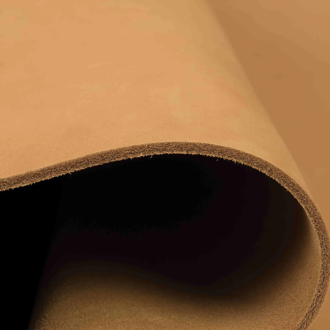 8574-pioneer-chrome-oil-tanned-top-grain-leather-side-6-7-oz-1.webp