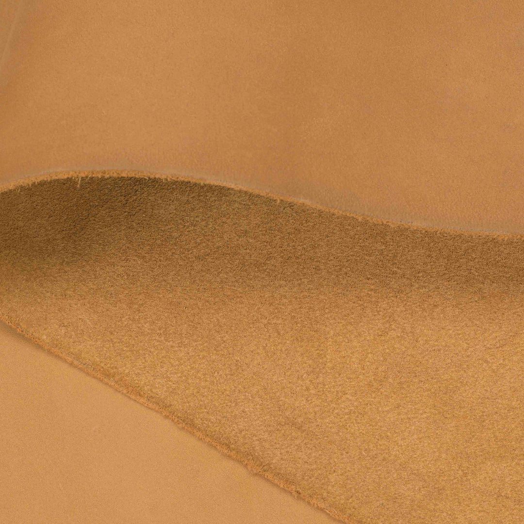 8574-pioneer-chrome-oil-tanned-top-grain-leather-side-6-7-oz-1.webp