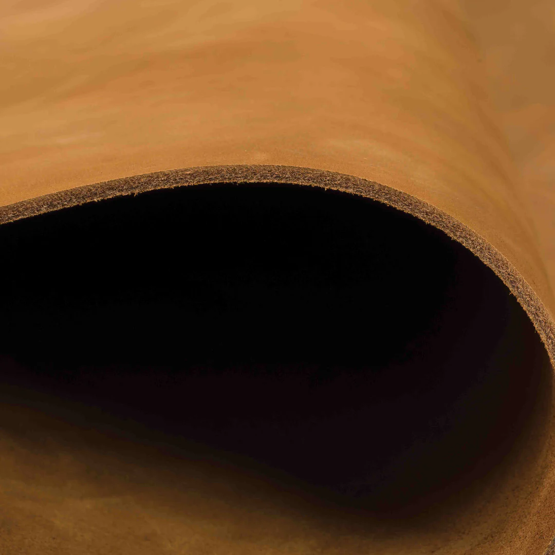 8574-pioneer-chrome-oil-tanned-top-grain-leather-side-6-7-oz-1.webp
