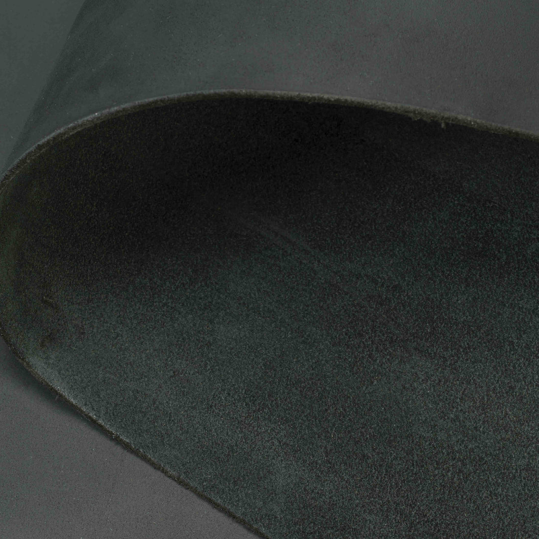 8574-pioneer-chrome-oil-tanned-top-grain-leather-side-6-7-oz-1.webp