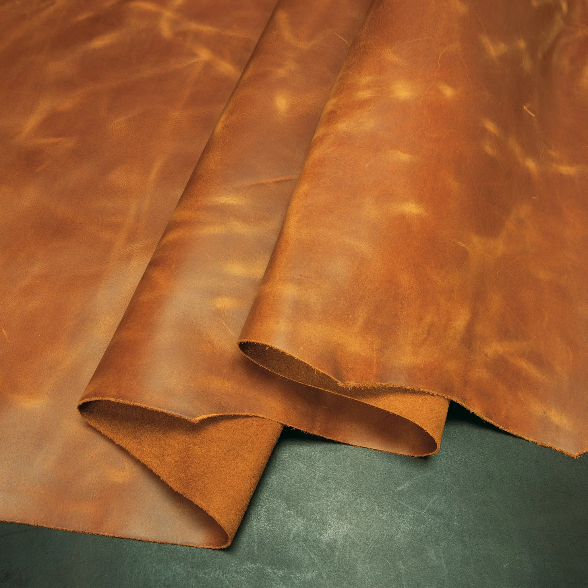 8753-redrock-waxy-pull-up-leather-1.webp