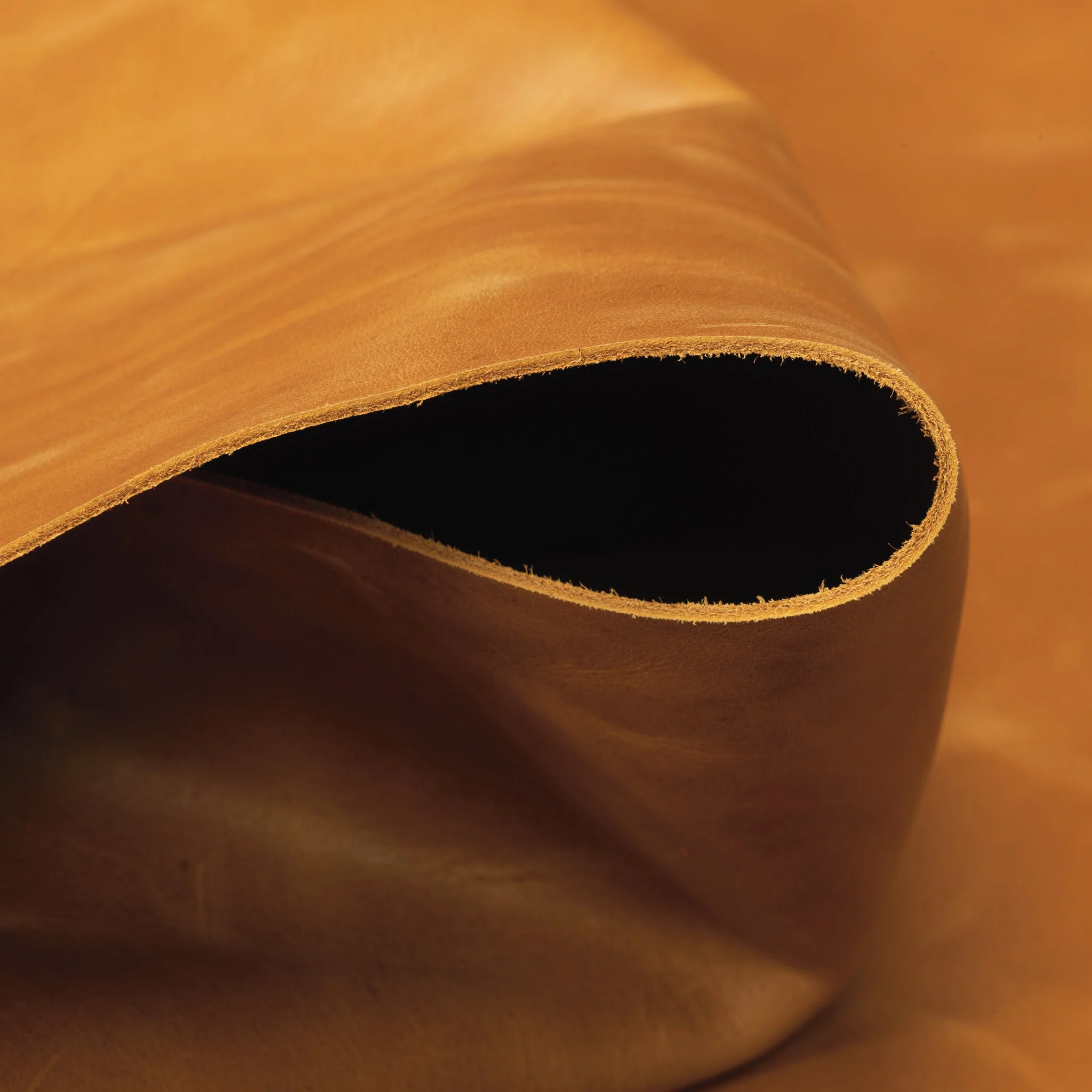 8753-redrock-waxy-pull-up-leather-1.webp