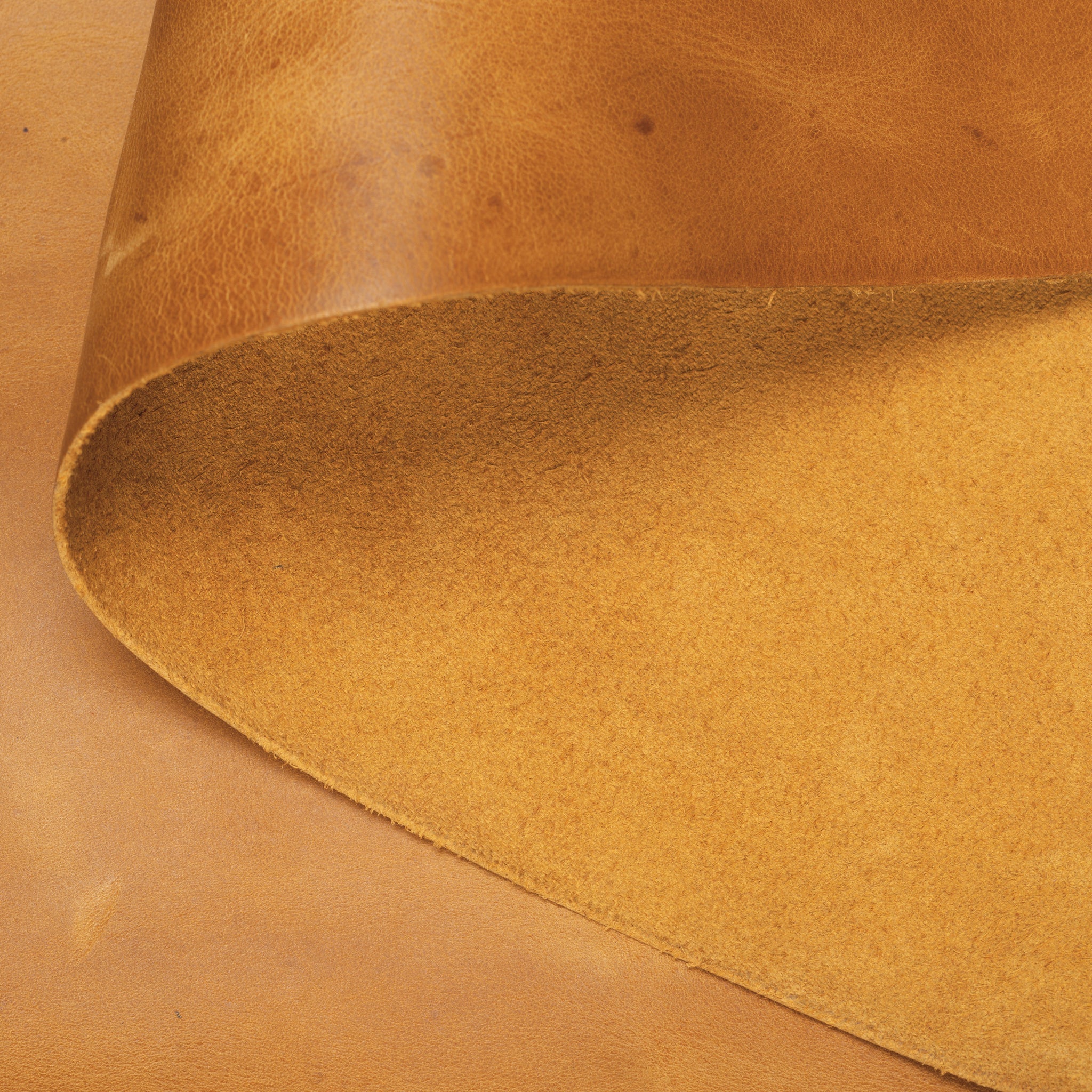 8753-redrock-waxy-pull-up-leather-1.webp
