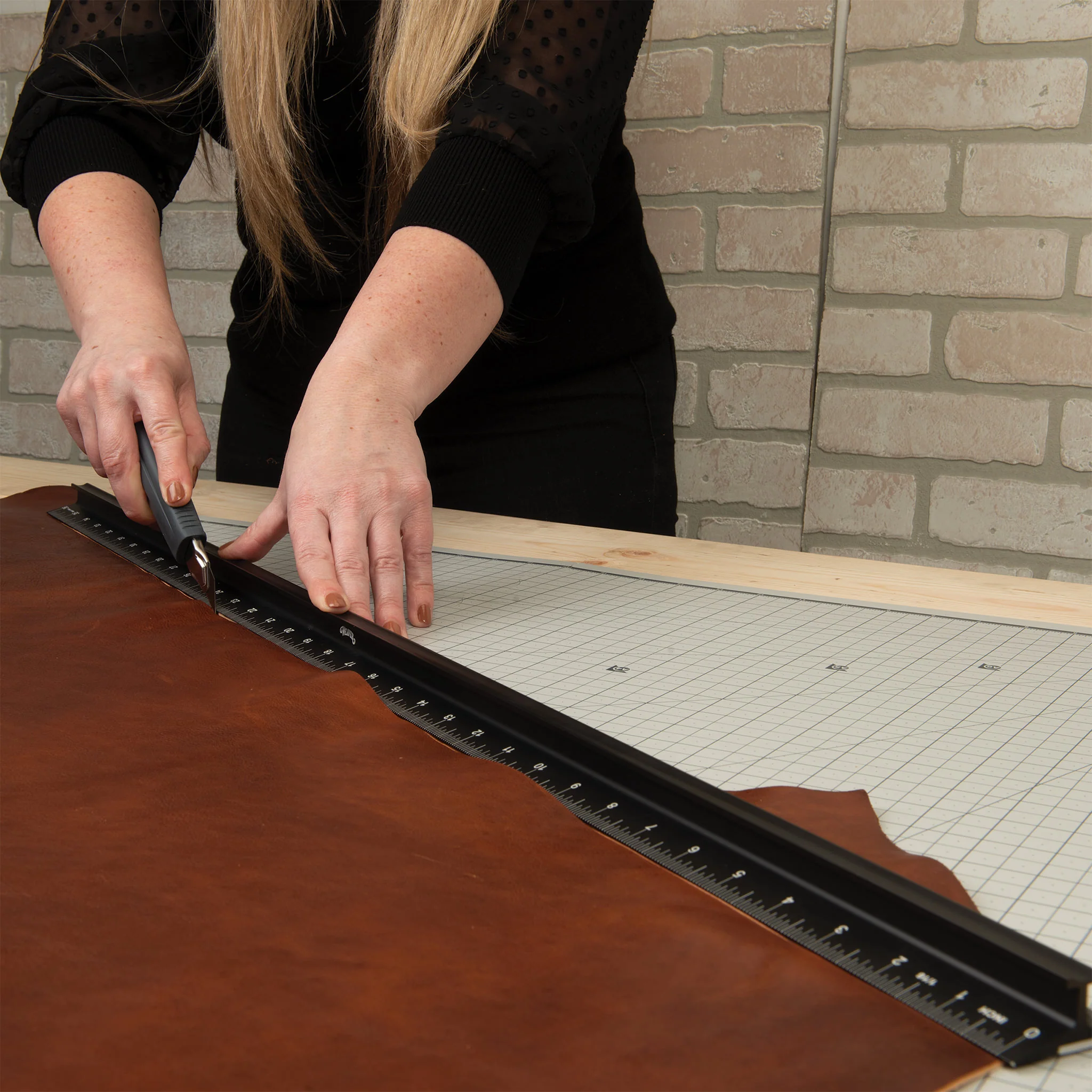 9213-safety-cutting-ruler-1.webp