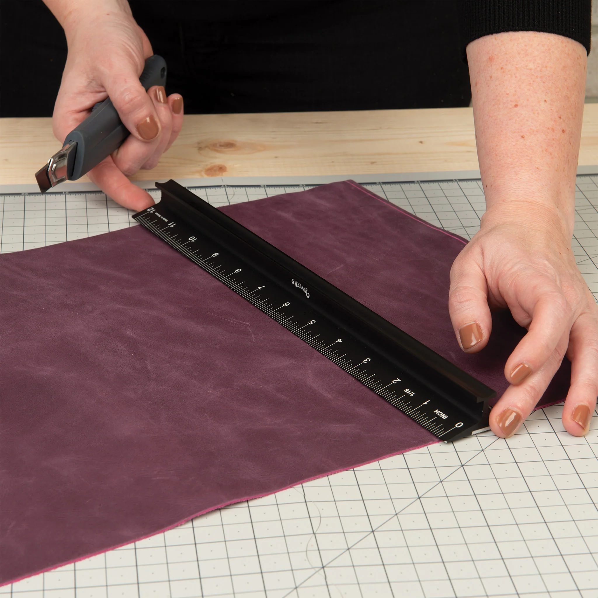 9213-safety-cutting-ruler-1.webp