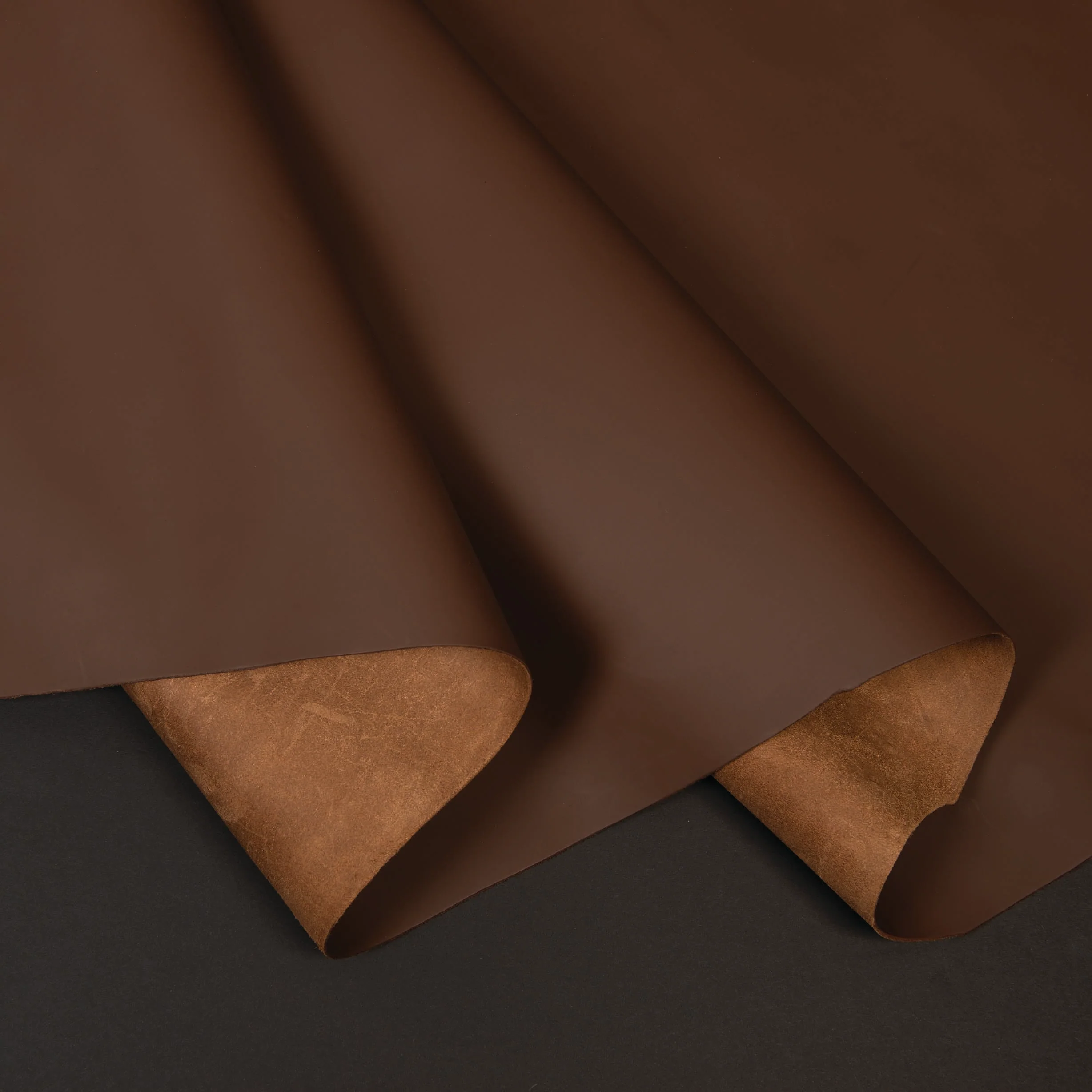9634-sample-pioneer-chrome-oil-tanned-top-grain-leather-side-4-5-oz-1.webp