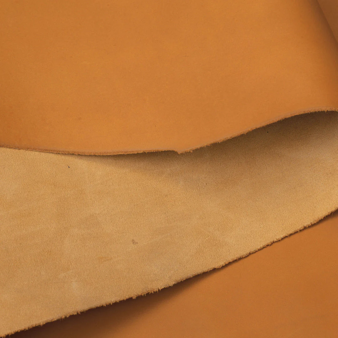 9634-sample-pioneer-chrome-oil-tanned-top-grain-leather-side-4-5-oz-1.webp