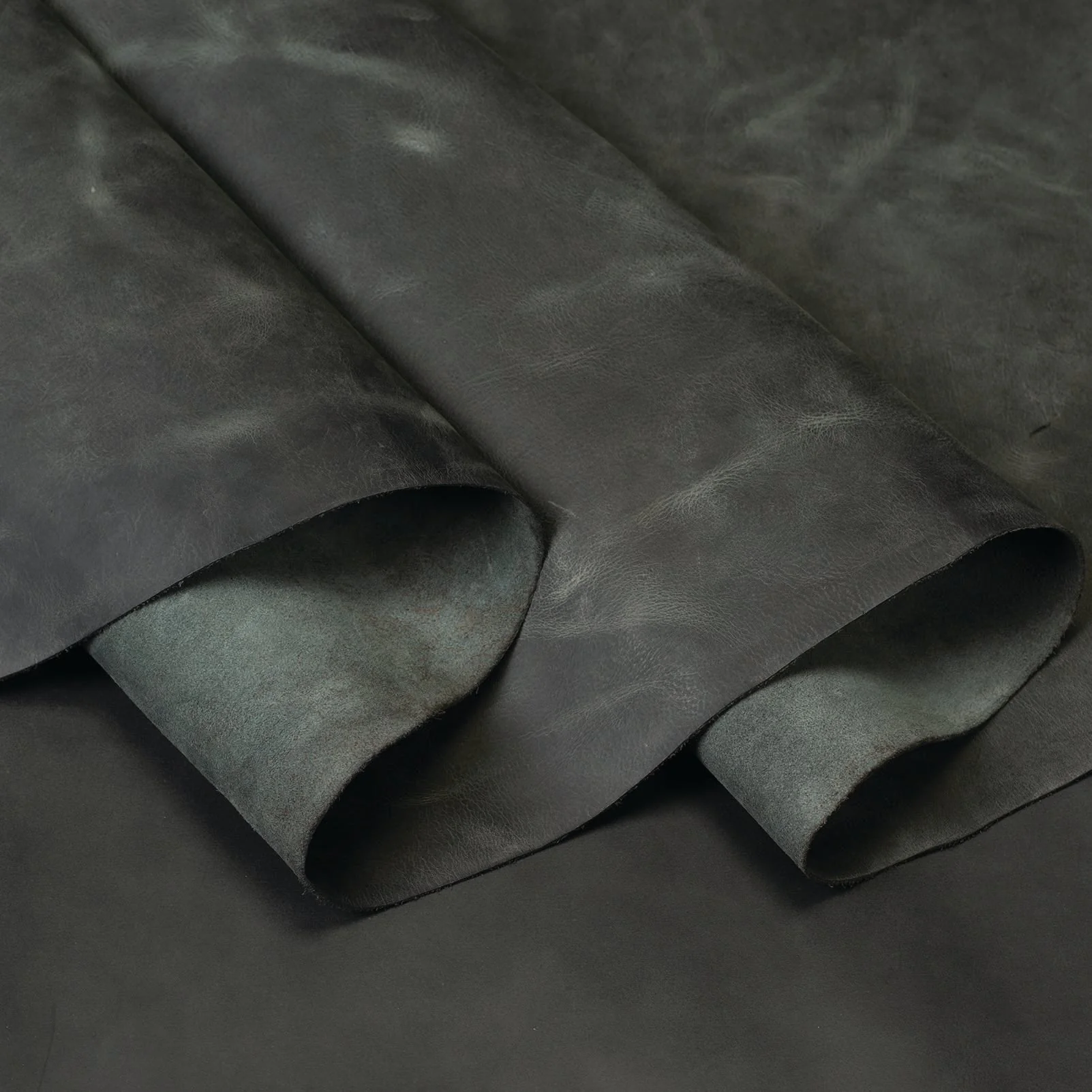 9775-sample-water-buffalo-leather-1.webp